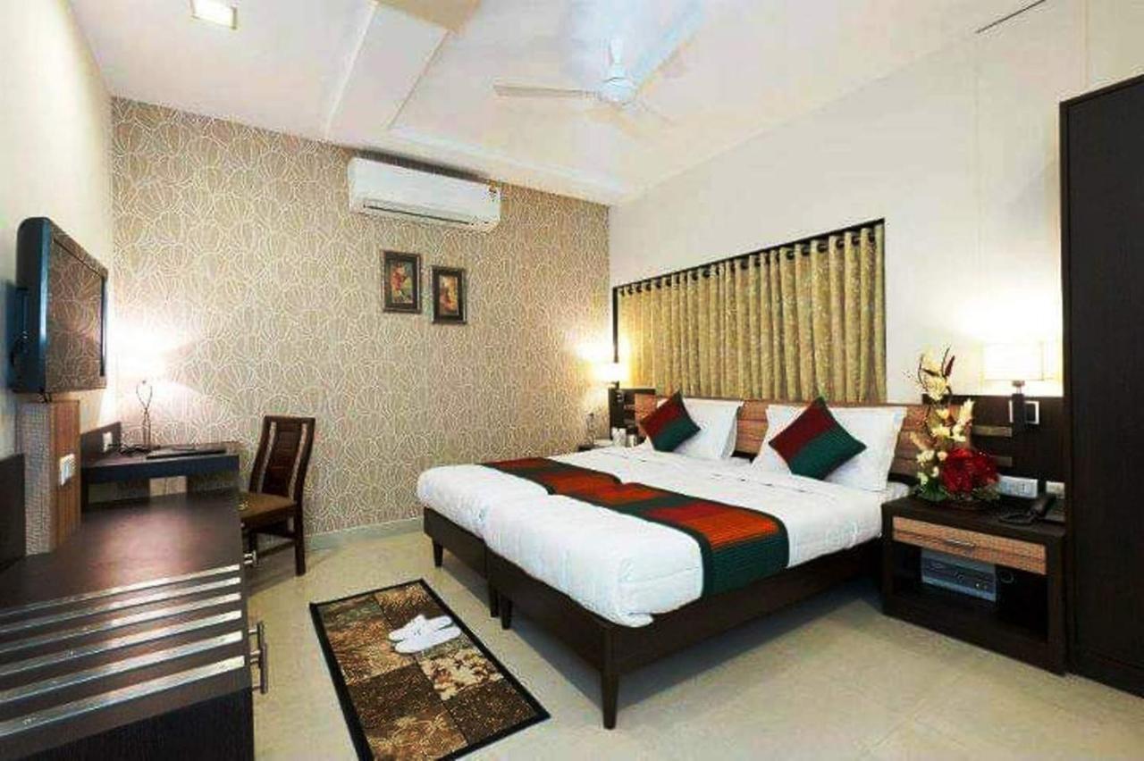 Hotel Siddharth Palace ชัยปุระ ภายนอก รูปภาพ