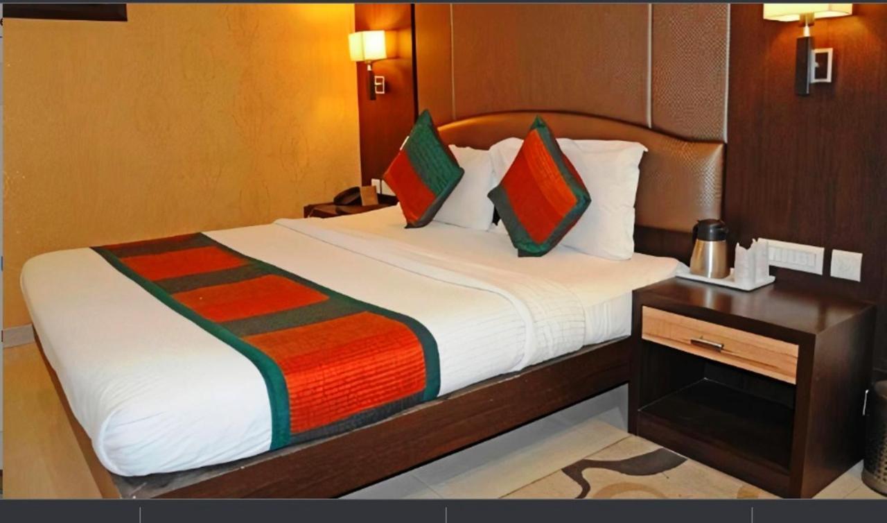 Hotel Siddharth Palace ชัยปุระ ภายนอก รูปภาพ