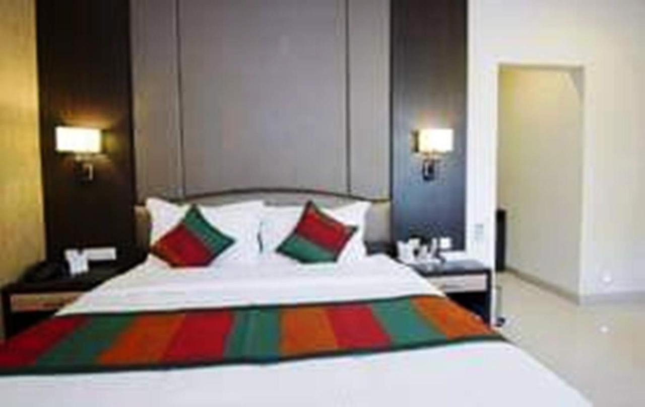 Hotel Siddharth Palace ชัยปุระ ภายนอก รูปภาพ